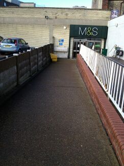 Marks and Spencer - Photo 2
