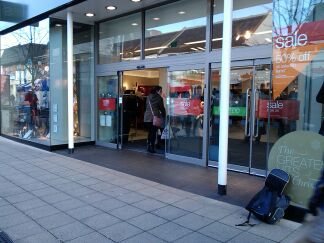 Marks and Spencer - Photo 5